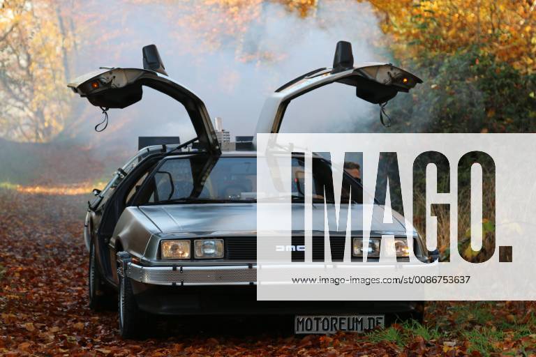 Smoke Fog rises from the rear Flux compensator of the DeLorean DMC 12 Time machine faithful reconstruction of the film car from the feature film Back to the future Year of construction 1984 Press date on 14 11 2018 for the special show Film cars at the 37 Classic Prestige Salon as part of the 51 Essen Motor Show 2018 Fair Essen 01 09 12 2018 Hunting Lodge Schellenberg Schellenberger Forest Season Autumn Ess