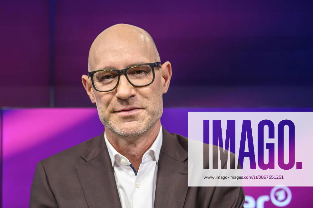 Pictured, from left: Lars Sänger, MDR, GER, Berlin, studio, guest on Maischberger, political talk show, TV, program, with host Sandra Maischberger, Das Erste, from Studio 20 in Adlershof, September 22, 2026,
