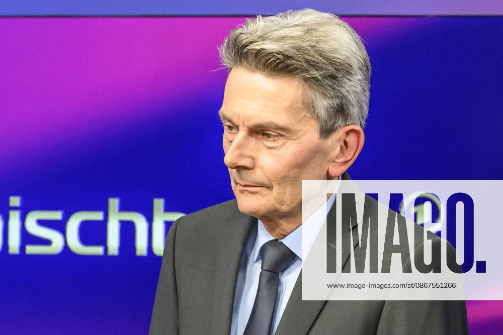Pictured from left: Rolf Mützenich, SPD, former parliamentary group leader, GER, Berlin, studio, guest on *Maischberger*, political talk show, TV, program, with host Sandra Maischberger, Das Erste, from Studio 20 in Adlershof, September 22, 2026,