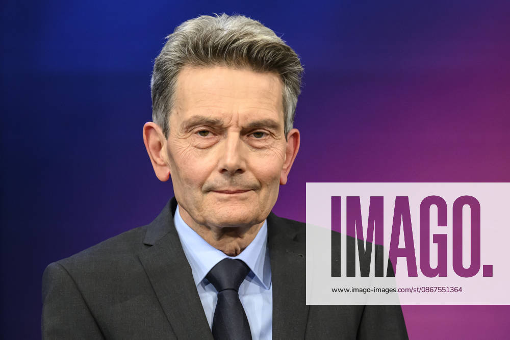 Pictured from left: Rolf Mützenich, SPD, former parliamentary group leader, GER, Berlin, studio, guest on Maischberger, political talk show, TV, program, with host Sandra Maischberger, Das Erste, from Adlershof, Studio 20, September 22, 2026,