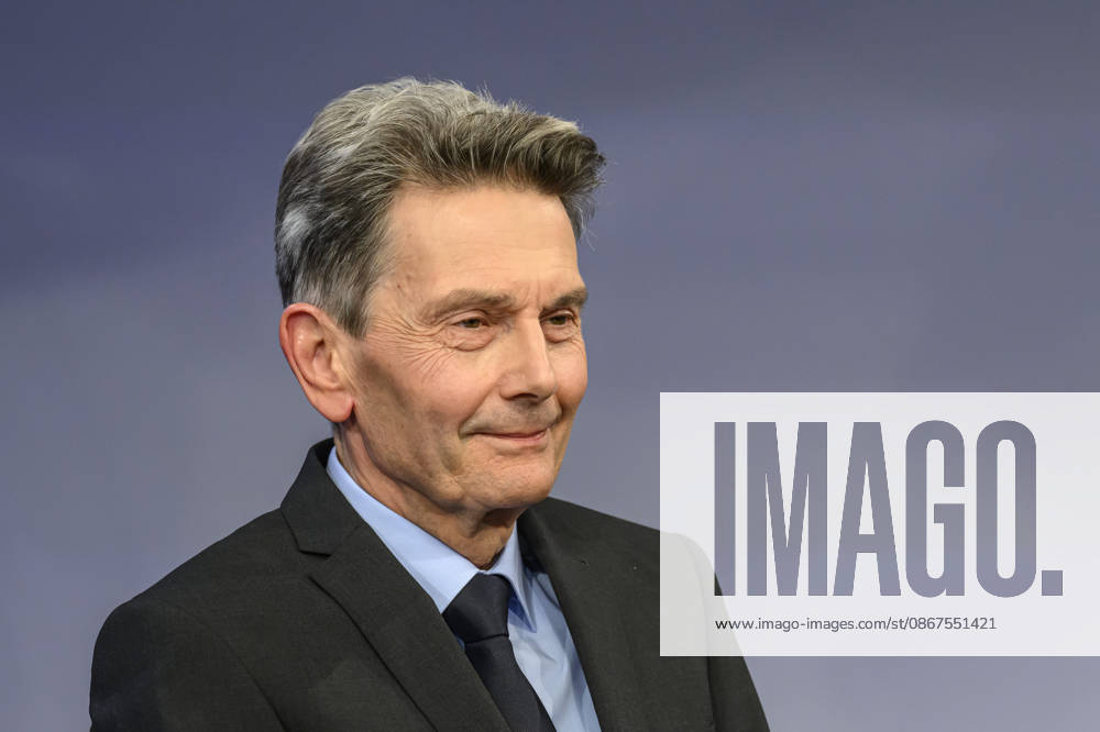 Pictured from left: Rolf Mützenich, SPD, former parliamentary group leader, GER, Berlin, studio, guest on Maischberger, political talk show, TV, program, with host Sandra Maischberger, Das Erste, from Adlershof, Studio 20, September 22, 2026,