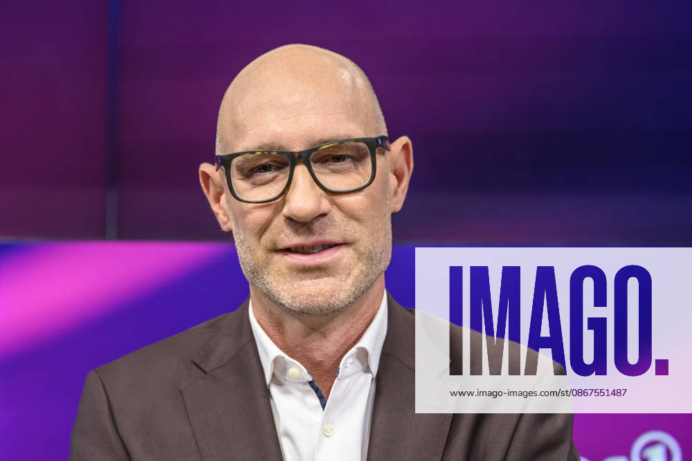 Pictured, from left: Lars Sänger, MDR, Germany, Berlin, studio, guest on Maischberger, political talk show, TV, program, with host Sandra Maischberger, Das Erste, from Studio 20 in Adlershof, September 22, 2026,
