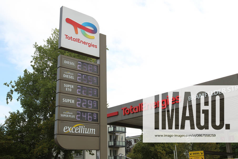 Sign in front of the TotalEnergies gas station on Bramfelder Straße in Barmbek, Hamburg