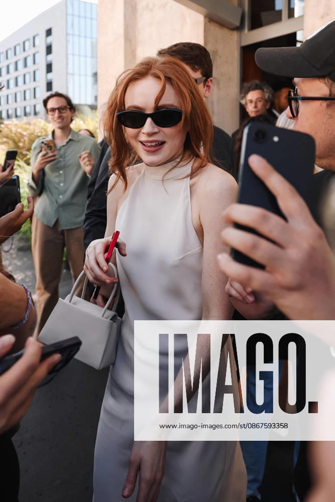 Sadie Sink At Prada Fashion Show During Milan Fashion Week - Milan Sadie Sink arrives at the Prada fashion show during Milan Fashion Week Women s Spring Summer 2027 Collection in Milan, Italy on September 22, 2026. Photo by IPA ABACAPRESS.COM Milano Italy