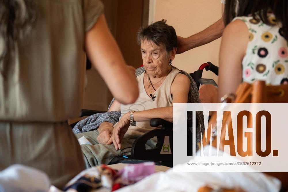 Maricarmen, an 87-year-old resident of Retiro, is facing her fourth eviction attempt. Maricarmen, moments before being evicted, on September 23, 2026, in Madrid, Spain. Maricarmen, an 87-year-old resident of Madrid’s Retiro neighborhood, is facing a fourth and final eviction attempt this Wednesday, the 23rd, from the home where she has lived for more than seven decades, at 46 Alcalde Sainz de Baranda Street. Maricarmen’s case has become one of the symbols of the struggle for access to housing in Madrid. In 1956, Maricarmen’s father signed a lease for that home, and after his death, the lease was transferred to his wife and, later, passed on to Maricarmen. SEPTEMBER 23, 2026 Fernando Sá Madrid Madrid Spain