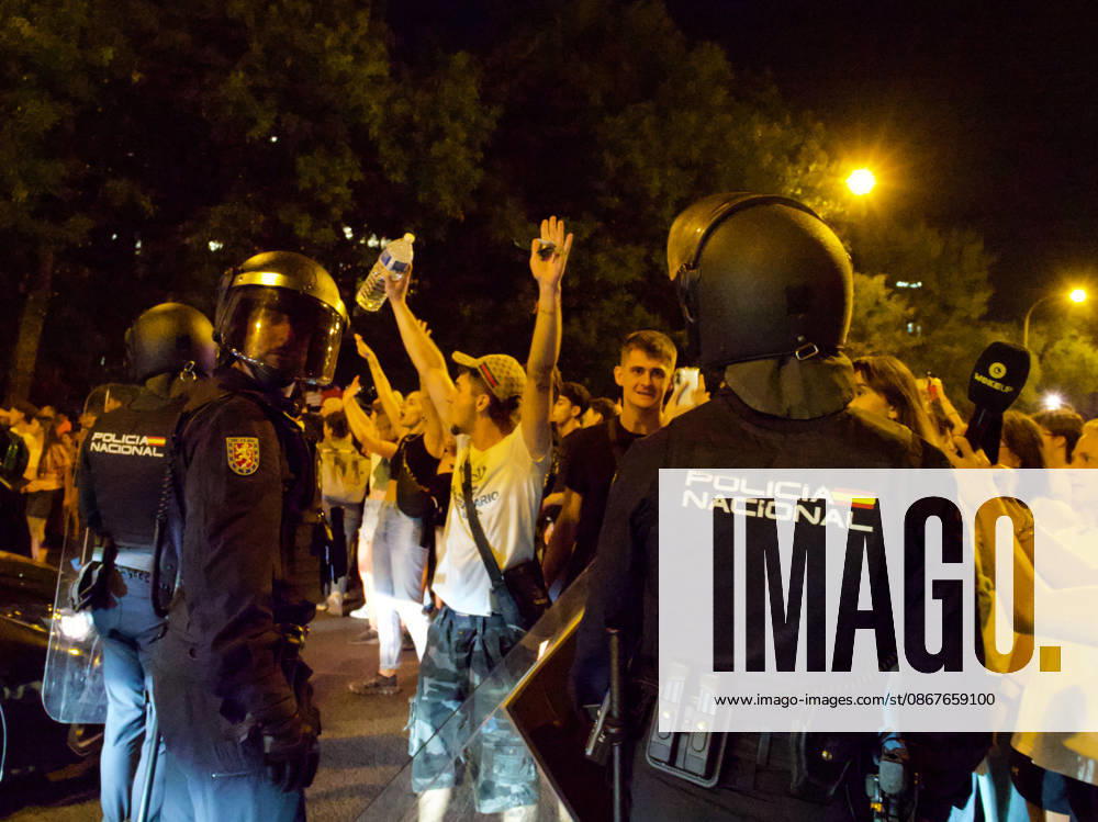 MADRID, SPAIN - SEPTEMBER 23: Hundreds of people protested outside the so-called Ayuso s penthouse following the eviction of Maricarmen, an 87-year-old woman, after her removal from her home. Demonstrators condemned the eviction, blocking traffic in the streets of Madrid. Lima Peru - ZUMAh199 20260923_zip_h199_003