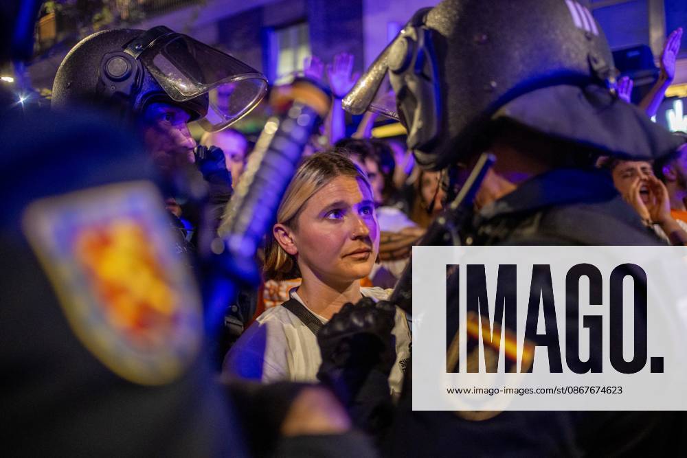 Protests against real estate speculation following the eviction of Maricarmen Abascal in Madrid, Spain - 23 Sep 2026 Housing activists clash with police during a demonstration in Madrid. Following the confirmation of Maricarmen s eviction, thousands of people marched through central Madrid to denounce real estate speculation and demand the right to decent housing. Madrid Spain