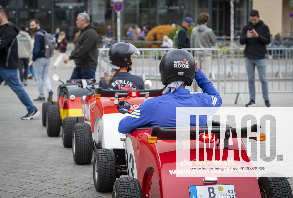 Riding a Soapbox Car Through Berlin EUR, Germany, Berlin, September 25, 2026 Hotrod Tour in Berlin: Driving a self-driven mini soapbox car through the capital, taking in sights from Kreuzberg to Mitte, cruising through the city with 14PS