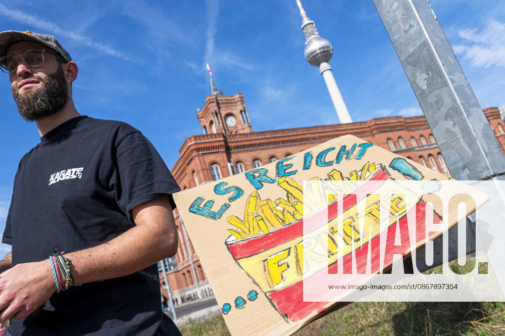 Social protests organized by the DGB EUR, Germany, Berlin, September 26, 2026 There’s Enough for Everyone, and Merz Must Go —posters, banners, and slogans against the federal government’s cuts to social benefits. Cutting Social Benefits —nationwide social protests organized by the DGB and its member unions under the slogan You’ve Earned It: Your Work, Your Health, Your Pension