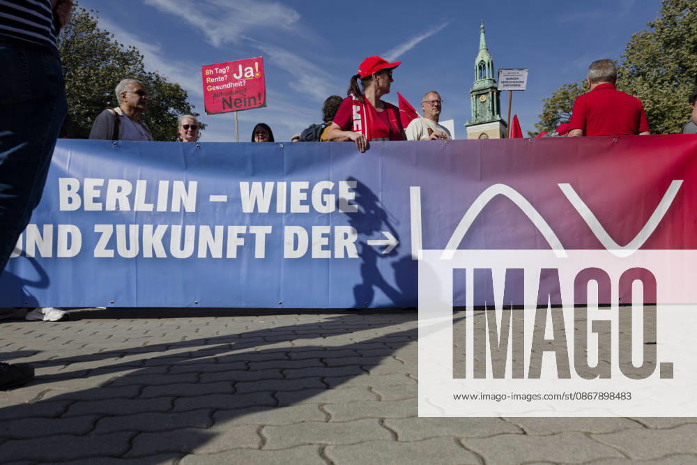 DGB Demonstration Against the Dismantling of the Welfare State September 26, 2026, Berlin, Germany: Demonstration and rally in front of the Rotes Rathaus as part of the DGB Day of Action against the dismantling of the welfare state and military buildup