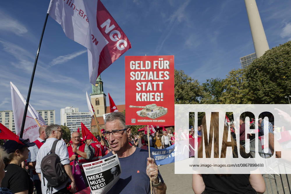 DGB Demonstration Against the Dismantling of the Welfare State September 26, 2026, Berlin, Germany: Demonstration and rally in front of the Rotes Rathaus as part of the DGB Day of Action against the dismantling of the welfare state and military buildup
