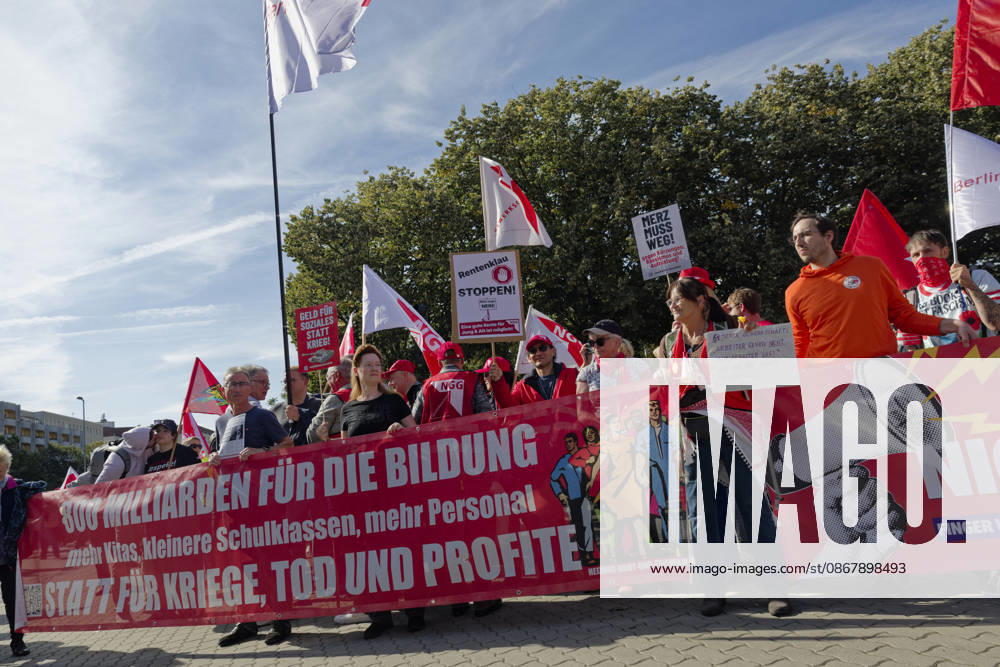 DGB Demonstration Against the Dismantling of the Welfare State September 26, 2026, Berlin, Germany: Demonstration and rally in front of the Rotes Rathaus as part of the DGB Day of Action against the dismantling of the welfare state and military buildup