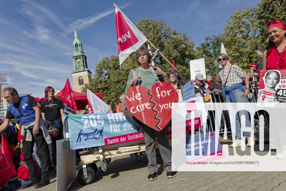 DGB Demonstration Against the Dismantling of the Welfare State September 26, 2026, Berlin, Germany: Demonstration and rally in front of the Rotes Rathaus as part of the DGB Day of Action against the dismantling of the welfare state and military buildup