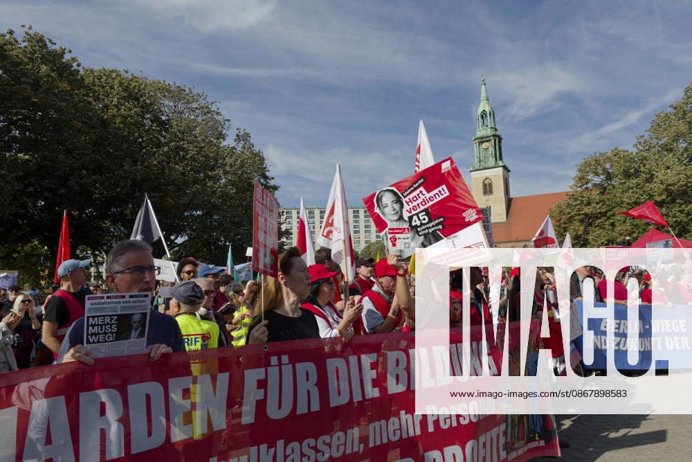 DGB Demonstration Against the Dismantling of the Welfare State September 26, 2026, Berlin, Germany: Demonstration and rally in front of the Rotes Rathaus as part of the DGB Day of Action against the dismantling of the welfare state and military buildup