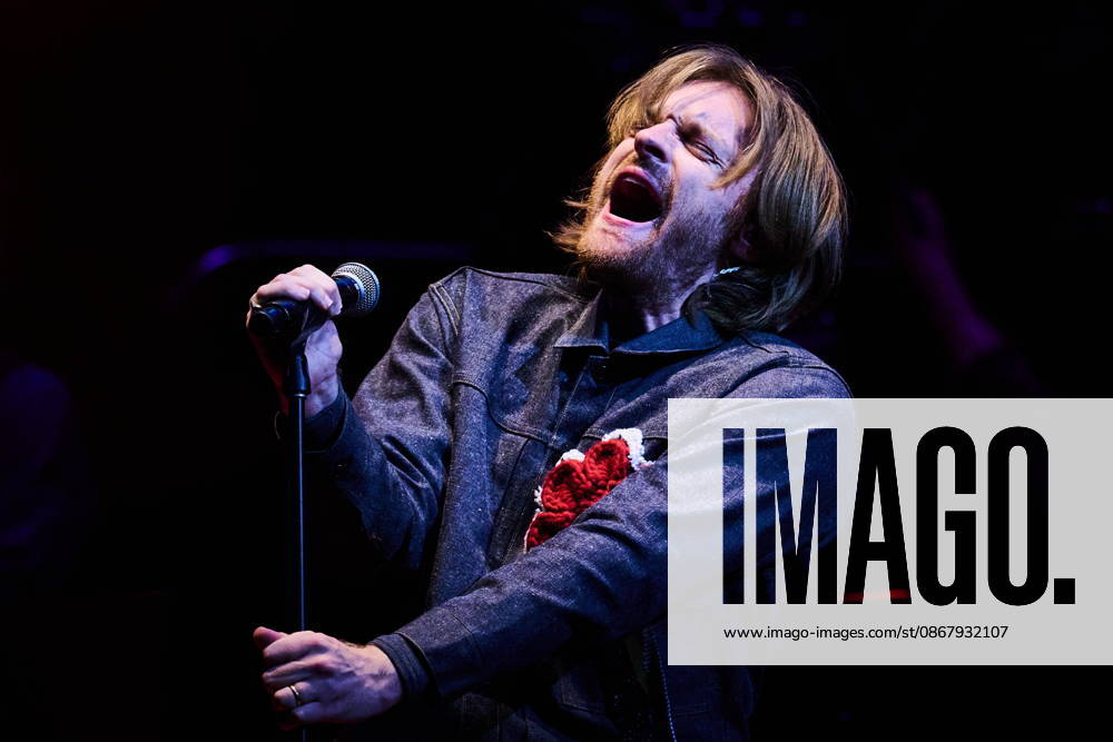 FINNEAS performs after inducting Leslie Feist into the Canadian Songwriters Hall of Fame on stage in Toronto, on Saturday, Sept. 26, 2026. Toronto Canada - ZUMAc35_ 20260926_zaf_c35_164