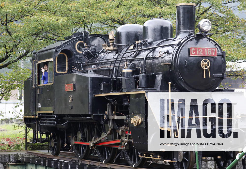 Princess Kako in Tottori Pref. Japanese Princess Kako waves from inside a steam locomotive in Wakasa in Tottori Prefecture, western Japan, on Sept. 26, 2026. (Pool photo) A14AA0005628851P