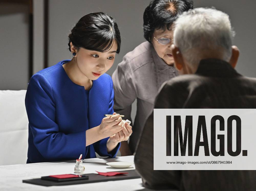 Princess Kako in Tottori Pref. Japanese Princess Kako colors a clay bell during a visit to a folk craft museum in Wakasa in Tottori Prefecture, western Japan, on Sept. 26, 2026. (Pool photo) A14AA0005628856P