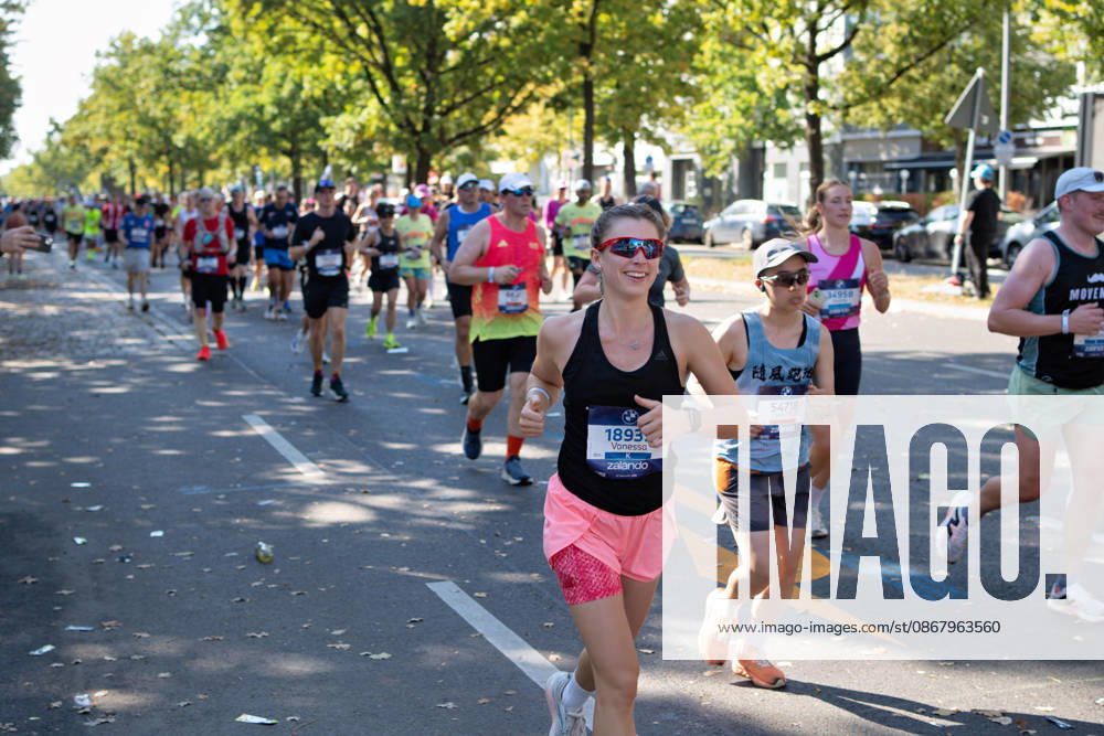 Berlin, September 27, 2026, 52nd BMW Berlin Marathon, Scenes from Hohenzollerndamm in the Wilmersdorf district