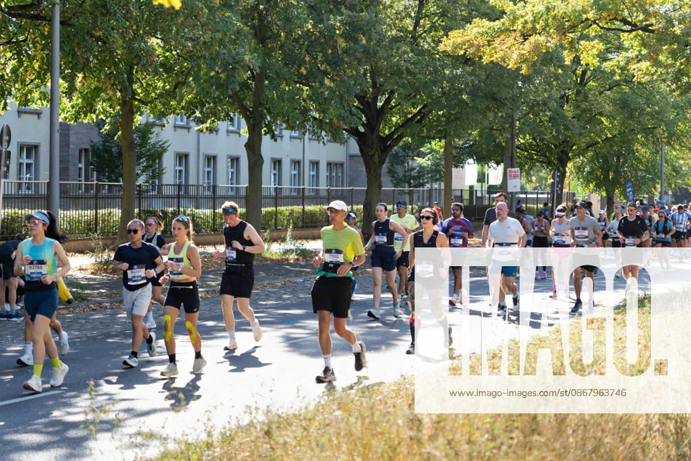 Berlin, September 27, 2026, 52nd BMW Berlin Marathon, Scenes from Hohenzollerndamm in the Wilmersdorf district