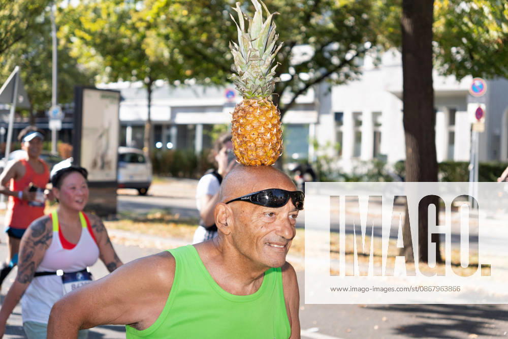 Berlin, September 27, 2026, 52nd BMW BERLIN MARATHON, Scenes from Hohenzollerndamm in the Wilmersdorf district