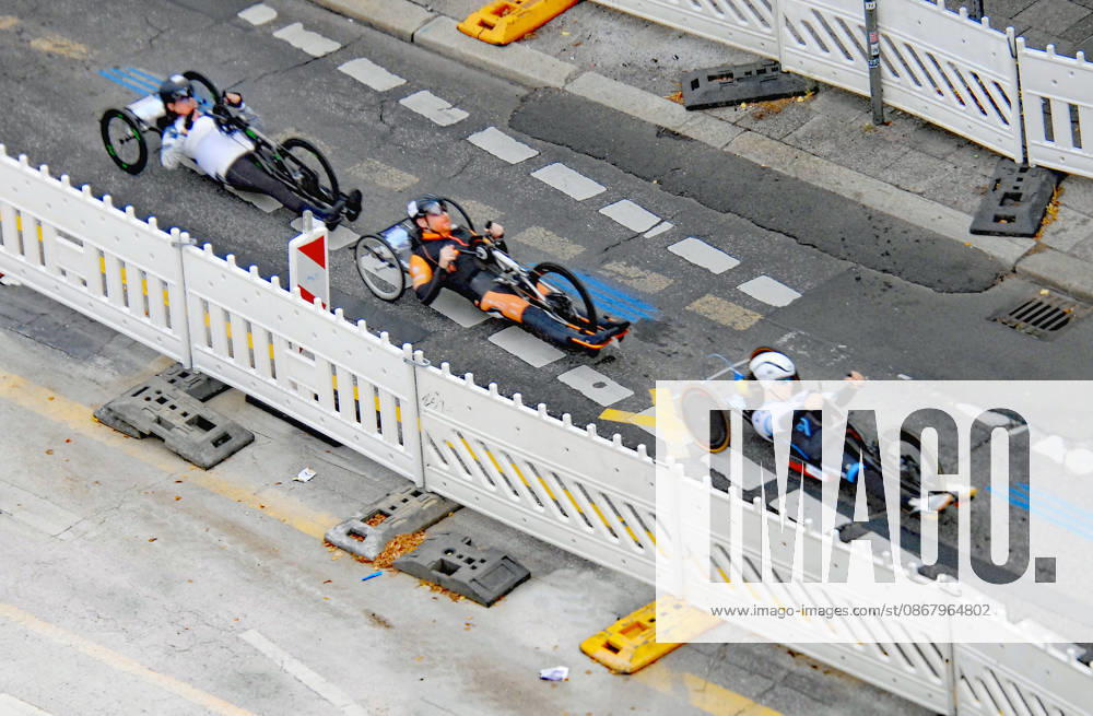 Obstacle course at the 13-kilometer mark, due to a long-term construction project by the BVG on Heinric Heine Street