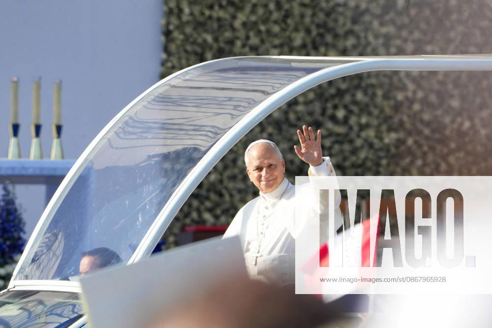 Pope Leo XIV during Sunday Mass on the meadow at the Shrine of Lourdes, September 27, 2026 The Supreme Pontiff’s apostolic visit took him to Paris before he traveled to Lourdes and Metz from September 25 to 28, 2026 Anne Sophie Guebey Bestimage Pope Leo XIV during Sunday Mass on the meadow of the Lourdes Sanctuary, September 27, 2026 The Supreme Pontiff’s apostolic visit took him to Paris before he traveled to Lourdes and Metz, from September 25 to 28, 2026 Lourdes, France