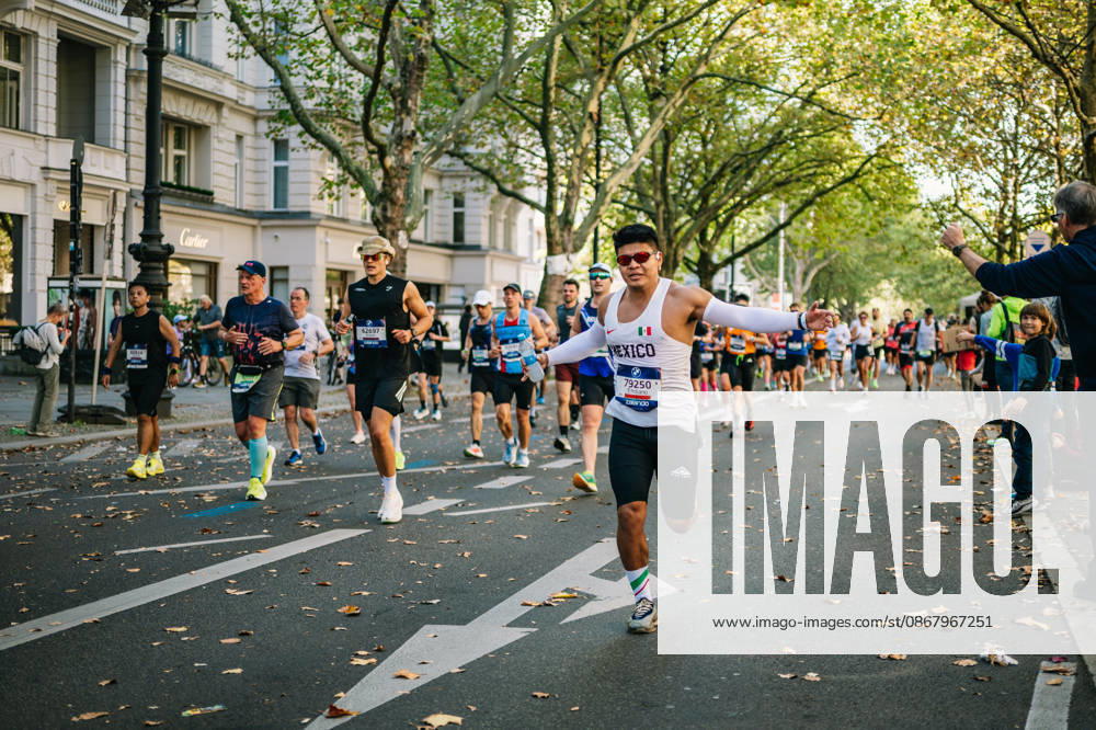 Highlights from the 52nd BMW BERLIN MARATHON on September 27, 2026, in Berlin: Runners on the marathon course and spectators lining the route of the 2026 BMW Berlin Marathon