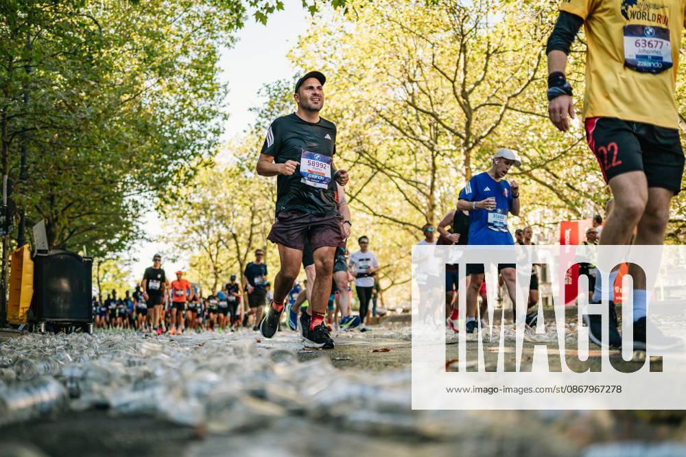 Highlights from the 52nd BMW BERLIN MARATHON on September 27, 2026, in Berlin: Runners on the marathon course and spectators along the route of the 2026 BMW Berlin Marathon