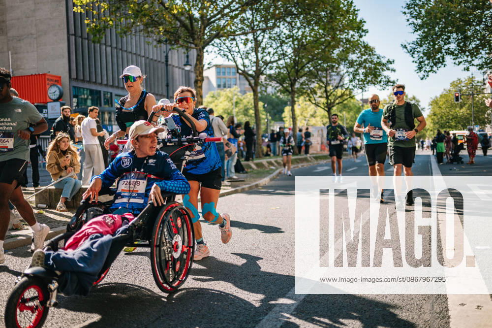 Highlights from the 52nd BMW BERLIN MARATHON on September 27, 2026, in Berlin: Runners on the marathon course and spectators lining the route of the 2026 BMW Berlin Marathon
