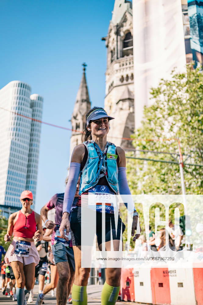 Highlights from the 52nd BMW BERLIN MARATHON on September 27, 2026, in Berlin: Runners on the marathon course and spectators lining the route of the 2026 BMW Berlin Marathon