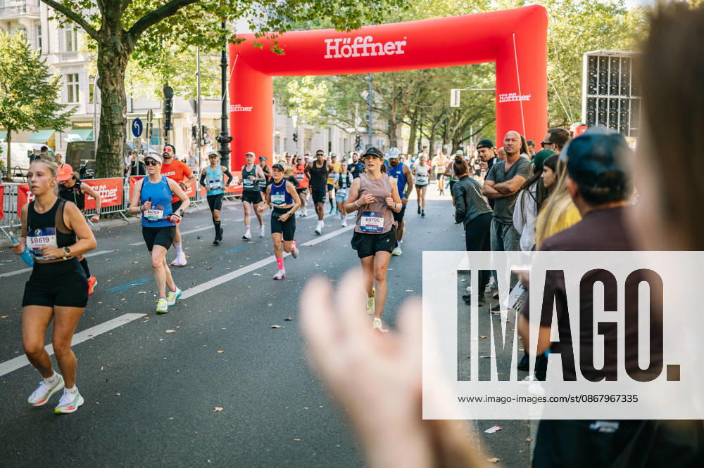 Highlights from the 52nd BMW BERLIN MARATHON on September 27, 2026, in Berlin: Runners on the marathon course and spectators lining the route of the 2026 BMW Berlin Marathon