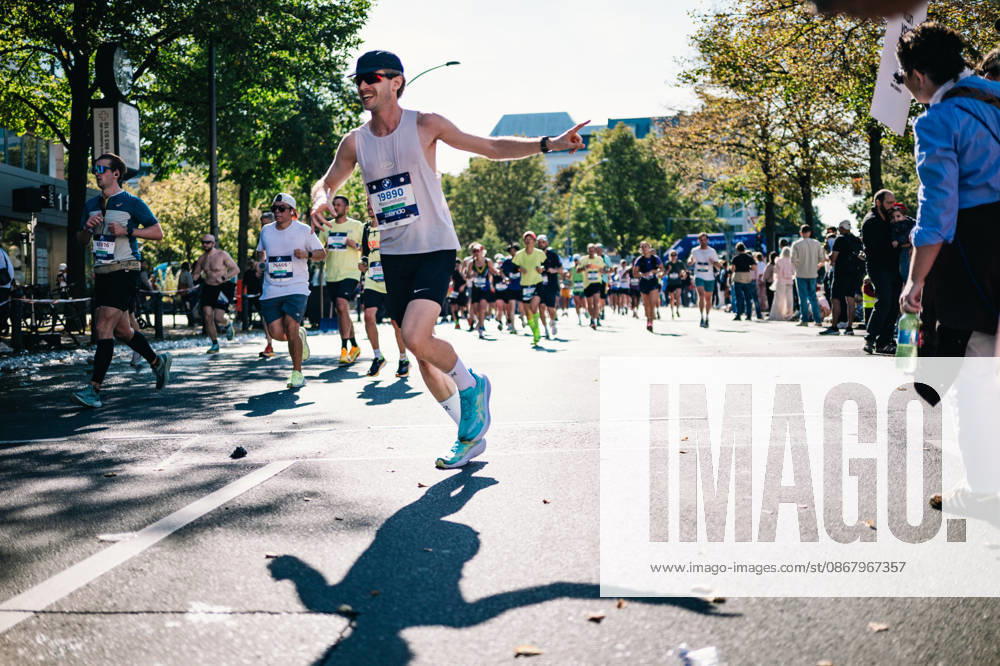 Highlights from the 52nd BMW BERLIN MARATHON on September 27, 2026, in Berlin: Runners on the marathon course and spectators along the route of the 2026 BMW Berlin Marathon