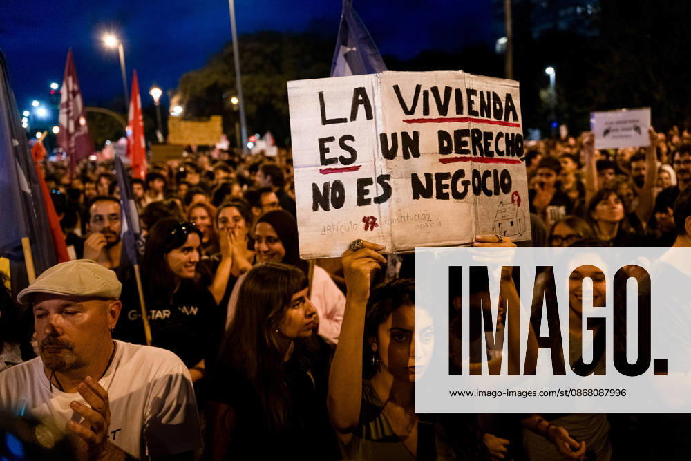 Housing crisis demonstration in Barcelona, Spain -28 Sept 2026 A protester holds a placard reading housing is a right not a business during the demonstration. Demonstrations were called in cities all over Spain following the eviction of Mari Carmen, an 87 years old woman in Madrid, from her apartment after it was acquired by an investment fund., who became a symbol of the housing crisis in the country. Barcelona Spain