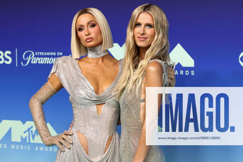 2026 MTV Video Music Awards (VMAs) LOS ANGELES, CALIFORNIA, USA - SEPTEMBER 27: Paris Hilton wearing The Blonds FW25 RTW and sister Nicky Hilton Rothschild arrive at the 2026 MTV Video Music Awards (VMAs) held at Peacock Theater at L.A. Live on September 27, 2026 in Los Angeles, California, United States. Los Angeles Peacock Theater at L.A. Live California United States