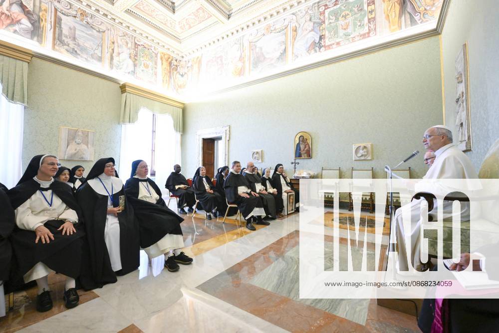 ITALY - PRIVATE AUDIENCE - VATICAN-2026 9 30 Italy, Rome, Vatican, 2026 9 30 Pope Leo XIV riceve In a private audience: Members of the International Commission of Contemplative Dominican Nuns in The Vatican . - NO BOOKS