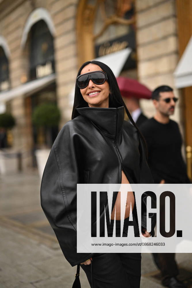 Sabrina Sato, who is pregnant, arrives for a fitting at the Schiaparelli house during Paris Fashion Week (PFW) on September 30, 2026. Pierre Perusseau, Bestimage. A pregnant Sabrina Sato arrives for a fitting at the Schiaparelli house during Paris Fashion Week (PFW) in Paris, France.
