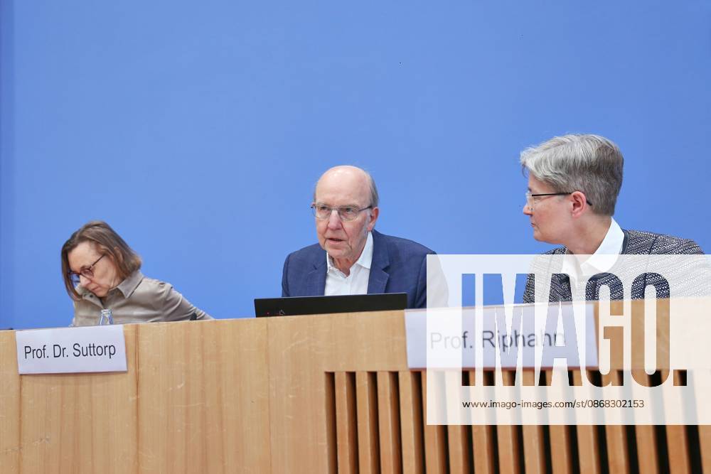 Federal Press Conference: Post-Infectious Diseases—Care, Research, and Prevention: The Case of Long COVID Carmen Scheibenbogen, Deputy Director of the Institute for