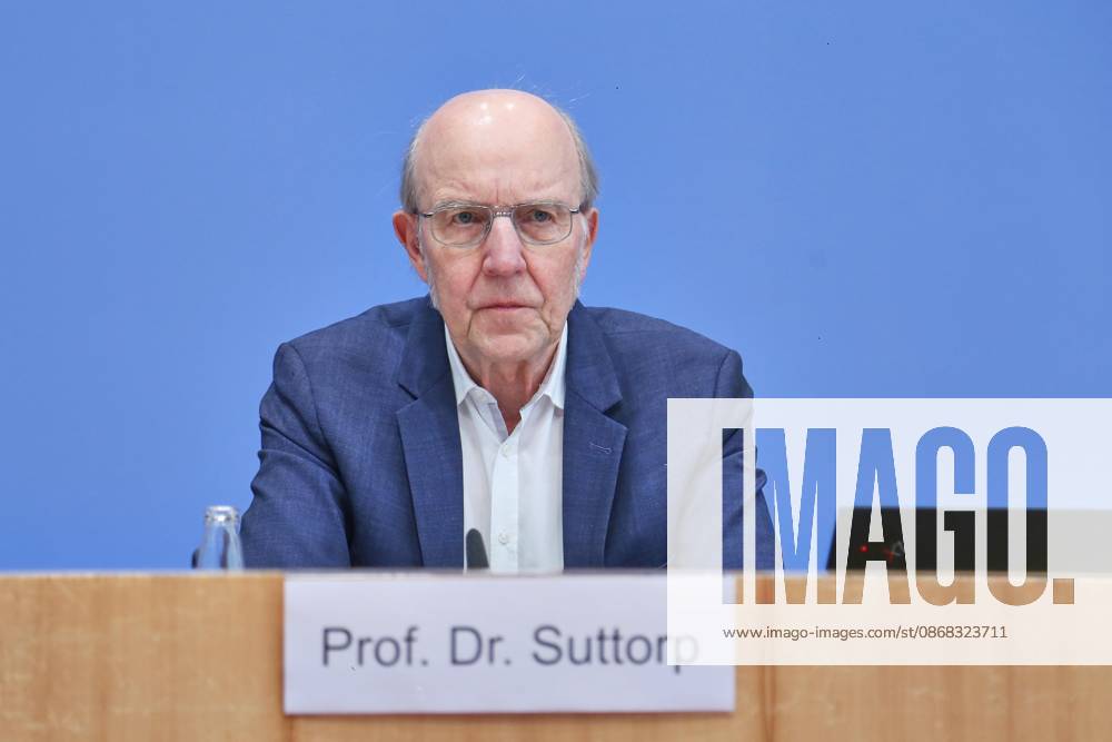 Federal Press Conference: Post-Infectious Diseases—Care, Research, and Prevention: The Case of Long COVID Norbert Suttorp, Member of the Leopoldina, Department of Infectious Diseases, Pulmonology, and Critical Care Medicine, Charité Berlin