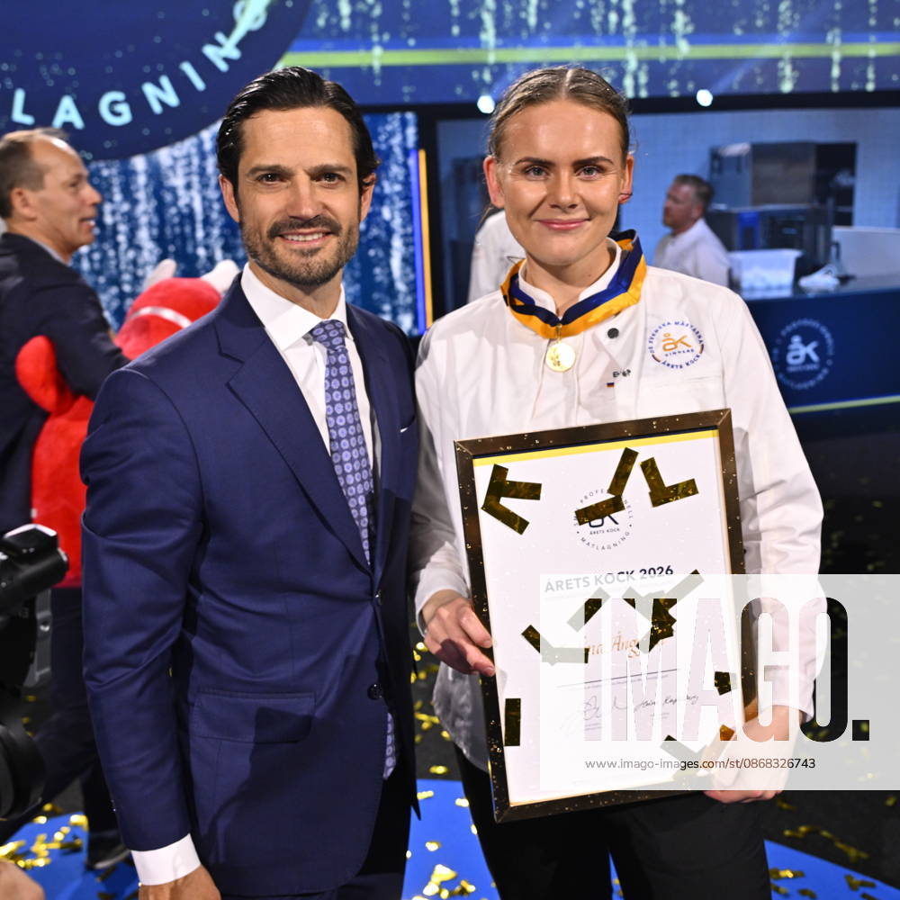 STOCKHOLM, SWEDEN 20261001 Evelina Änggren wins Chef of the Year and receives her medal from Prince Carl Philip during the Chef of the Year 2026 finals at Annexet in Stockholm STOCKHOLM SWEDEN