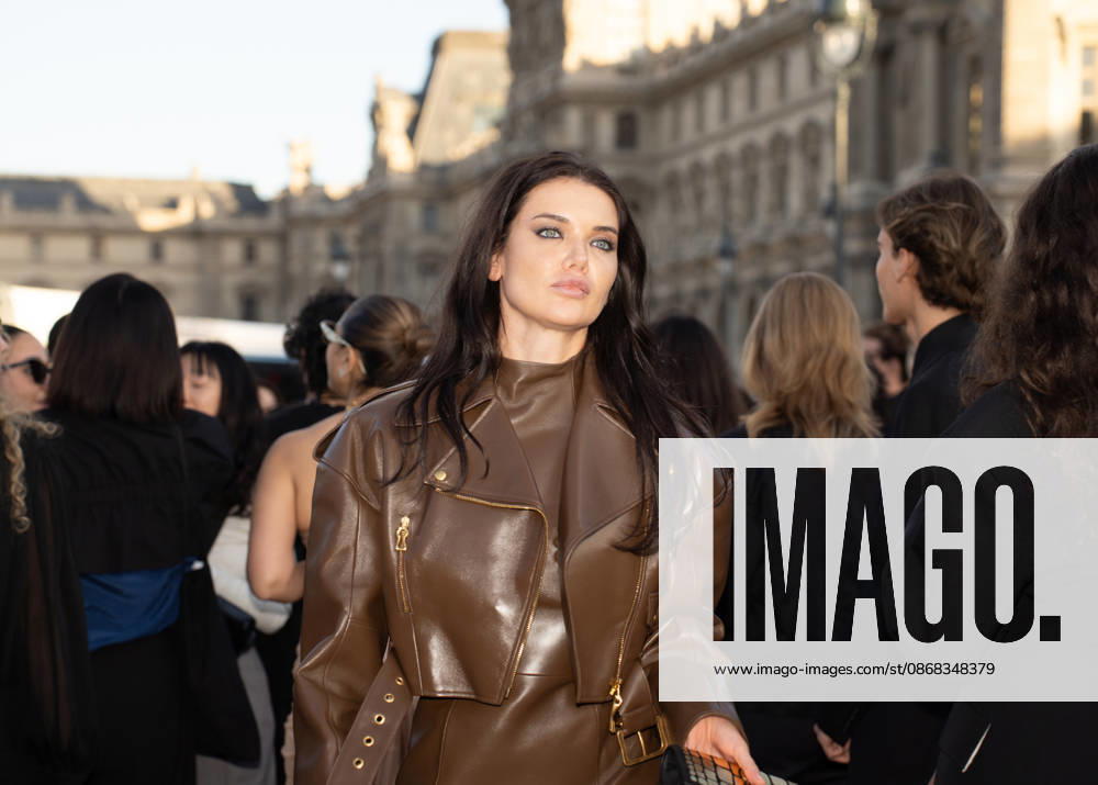 IPA89187956 - Paris, France, October 1, 2026. Guests arrive at the Schiaparelli Spring Summer 2027 fashion show at the Carrousel du Louvre during Paris Fashion Week.