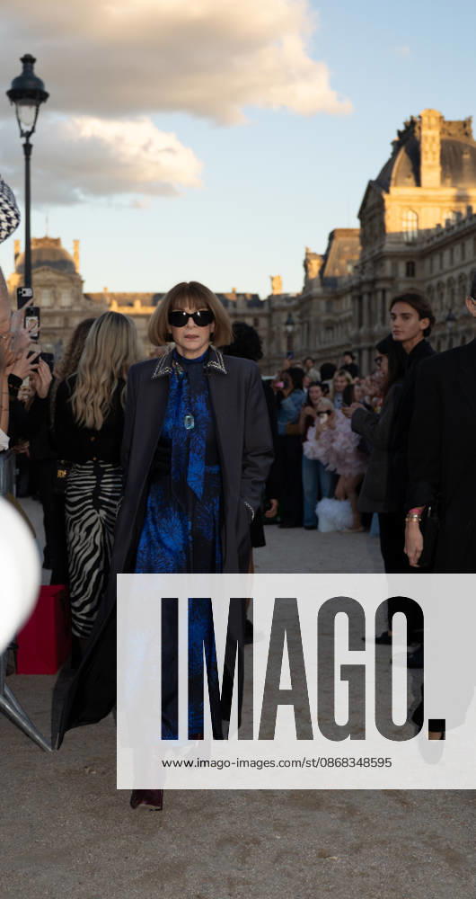 IPA89188027 - Anna Wintour Paris, France, October 1, 2026. Anna Wintour arrives at the Schiaparelli Spring Summer 2027 fashion show at the Carrousel du Louvre during Paris Fashion Week.