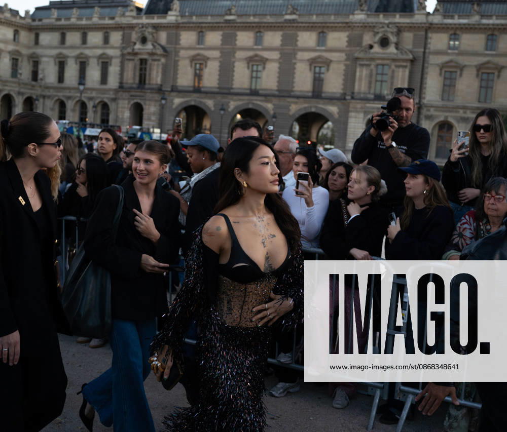 IPA89188046 - Peggy Gou Paris, France, October 1, 2026. Peggy Gou arrives at the Schiaparelli Spring Summer 2027 fashion show at the Carrousel du Louvre during Paris Fashion Week.