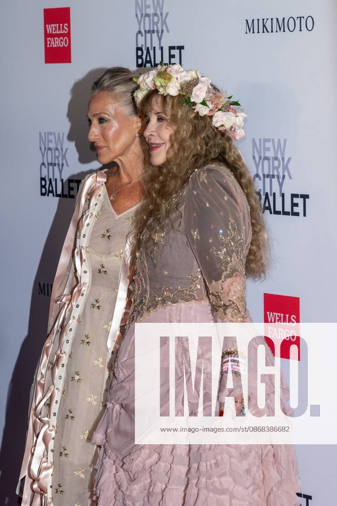 (L-R) Sarah Jessica Parker and Stevie Nicks attend.The New York City Ballet 2026 Fall Gala at David H. Koch Theater, Lincoln Center on October 01, 2026 in New York City. New York United States - ZUMAs197 20261001_aaa_s197_931