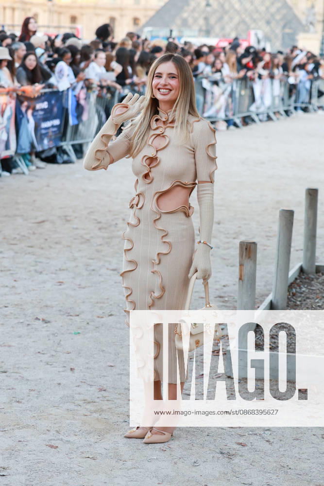 Xenia Adonts at the Schiaparelli Spring Summer 2027 Women’s Ready-to-Wear Collection fashion show during Paris Fashion Week (PFW) on October 1, 2026. Florian Lavielle, Bestimage. Schiaparelli’s Spring Summer 2027 Women’’s Ready-to-Wear Collection fashion show at Paris Fashion Week (PFW) on October 1, 2026, Paris, France