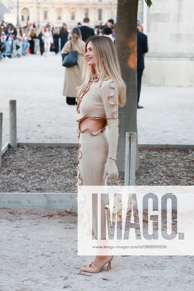 Xenia Adonts at the Schiaparelli Spring Summer 2027 Women’s Ready-to-Wear Collection fashion show during Paris Fashion Week (PFW) on October 1, 2026. Florian Lavielle, Bestimage. Schiaparelli’s Spring Summer 2027 Women’’s Ready-to-Wear Collection fashion show at Paris Fashion Week (PFW) on October 1, 2026, Paris, France