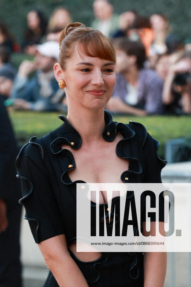 Louise Bourgoin at the Schiaparelli Spring Summer 2027 Women’s Ready-to-Wear Collection fashion show during Paris Fashion Week (PFW) on October 1, 2026. Florian Lavielle, Bestimage. Schiaparelli’s Spring Summer 2027 Women’s Ready-to-Wear Collection fashion show at Paris Fashion Week (PFW) on October 1, 2026, Paris, France
