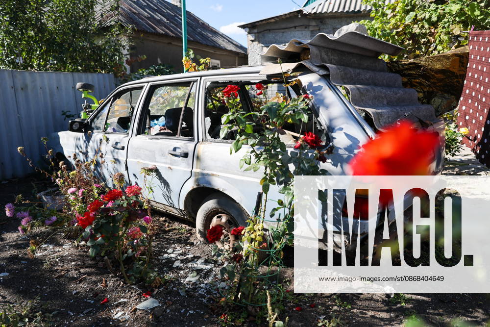 RUSSIA, DONETSK - OCTOBER 2, 2026: A car suffers damage from a Ukrainian drone strike, with the follow-up strike hitting eight emergency workers and two vehicles. Dmitry Yagodkin TASS 98661376