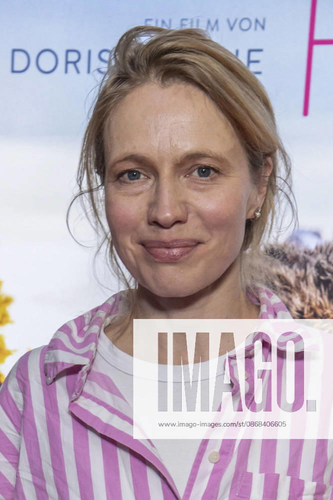 ABB FRAUWINKLER Anna Brueggemann on the red carpet at the special screening of the feature film *Frau Winkler Verlässt das Haus* at the Cinema Paris in Berlin on October 1, 2026, Berlin, Germany