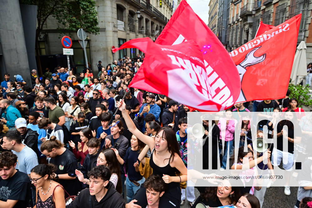 Tenants and housing activists gather outside the Congress of Deputies in Madrid during a demonstration called by the Sindicato de Inquilinas e Inquilinos de Madrid. The protest takes place on the Spanish Parliament votes on two Royal Decree-Laws on housing: one concerning measures to protect the social function of housing and increase affordable housing supply, and another aimed at strengthening the stability of habitual rental contracts. The demonstration was organized to pressure lawmakers during the vote. Junts had announced its opposition to the measures, while PP and Vox were also expected to vote against them. Madrid SPAIN - ZUMAz108 20261002_znp_z108_003