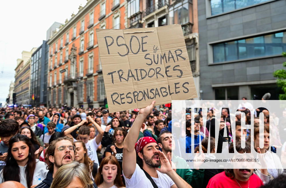 Tenants and housing activists gather outside the Congress of Deputies in Madrid during a demonstration called by the Sindicato de Inquilinas e Inquilinos de Madrid. The protest takes place on the Spanish Parliament votes on two Royal Decree-Laws on housing: one concerning measures to protect the social function of housing and increase affordable housing supply, and another aimed at strengthening the stability of habitual rental contracts. The demonstration was organized to pressure lawmakers during the vote. Junts had announced its opposition to the measures, while PP and Vox were also expected to vote against them. Madrid SPAIN - ZUMAz108 20261002_znp_z108_013